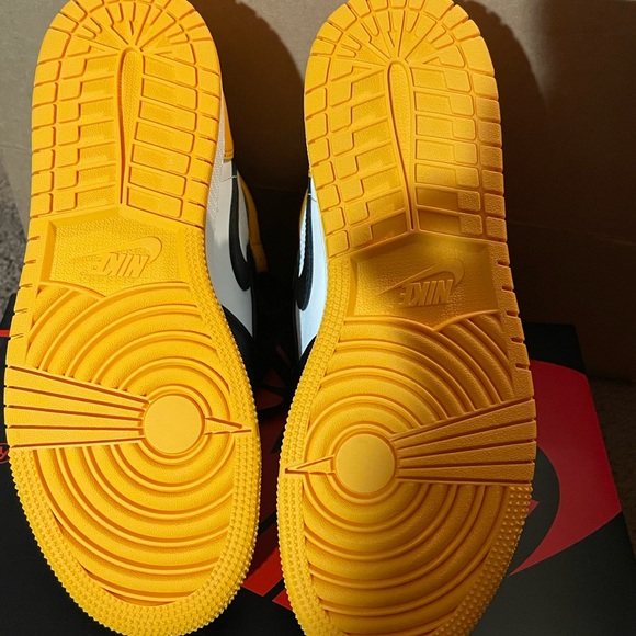 Air Jordan 1 Retro - Picture 5 of 6